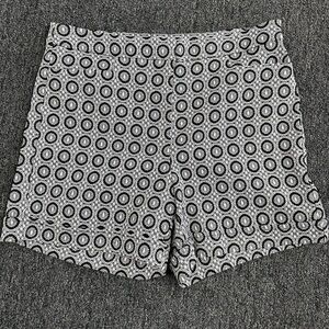 SOHO Apparel Ltd Black White Stretchy Shorts Womens Sz 12 Pull On Pattern